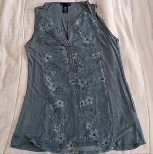 PRETTY textured rxb sleeveless top size Medium